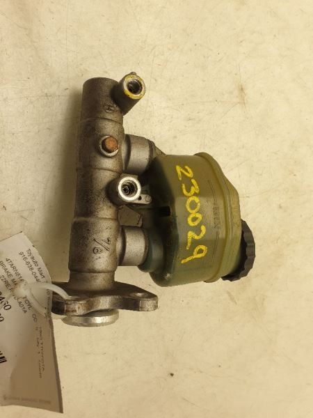 92-95 TOYOTA PICKUP 2.4L RWD BRAKE MASTER CYLINDER ASSEMBLY
