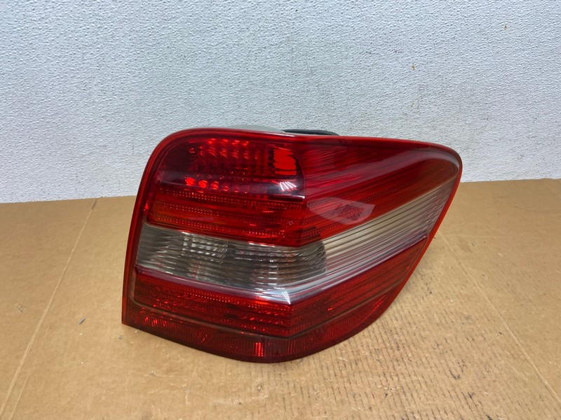 2006 - 2008 Mercedes ML 350 Ml-Class Right PassengerTail Light OEM AD9347 LK