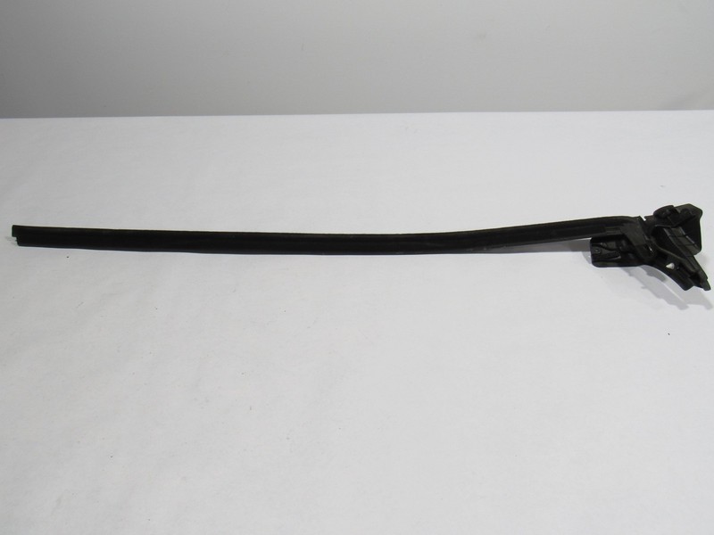 14-20 Jaguar F-Type S 2016 Front Left Door Window Weather Strip Seal :A
