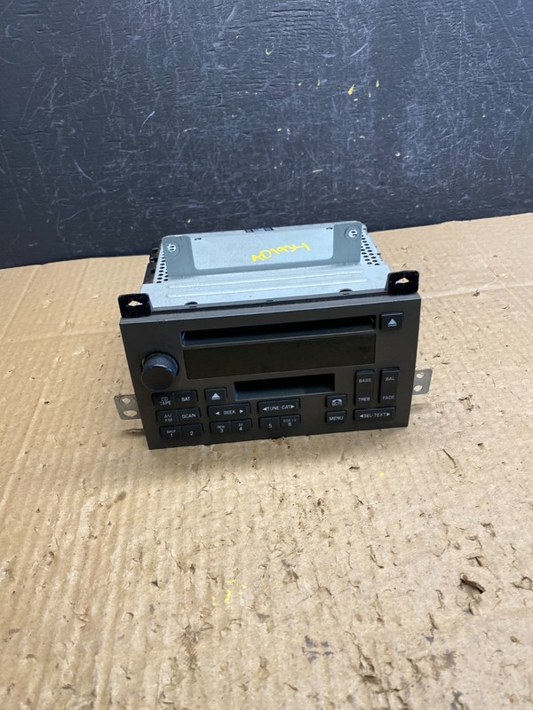 2003 - 2005 Lincoln Town Car RDS AM/FM Radio Tape CD Player AD1934 DG