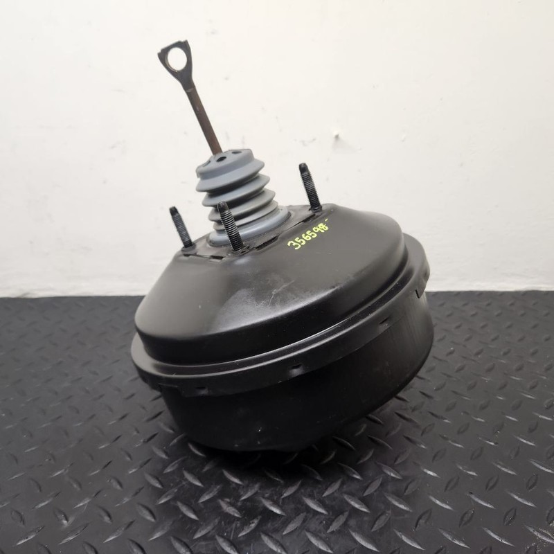 00-02 GMC Yukon XL 1500 Vacuum Power Brake Booster OEM 18060777