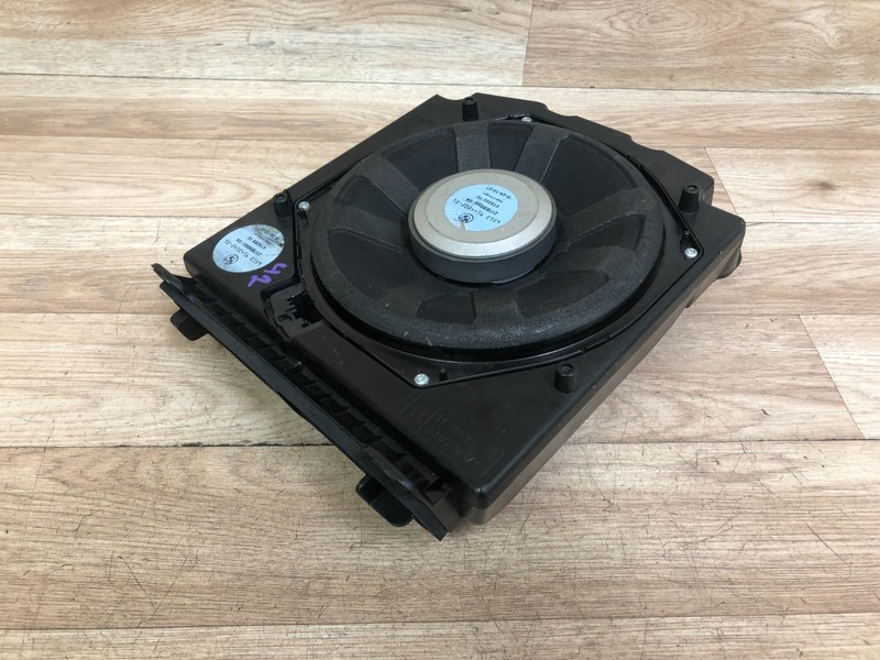 BMW OEM E60 E63 E64 528 535 645 650 FRONT RIGHT SIDE SUBWOOFER SPEAKER 04-10