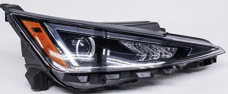 OEM Hyundai Elantra Right Passenger Side Halogen Headlamp 92102-F3500 Lens Flaws