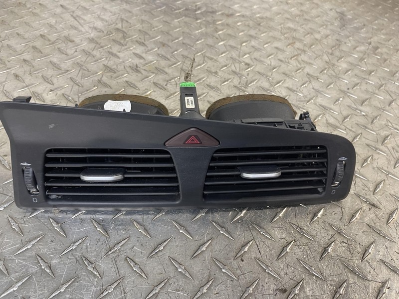 2004-2007 Volvo XC70 Center Vent Dash Oem Tested