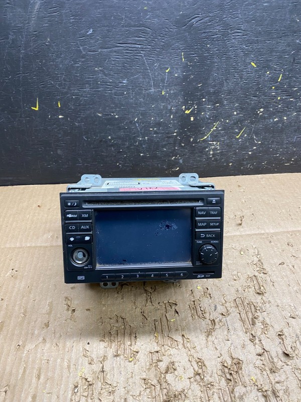 2011 to 2012 Nissan Rogue AM FM XM Radio CD Player Screen Receiver V7517 DG