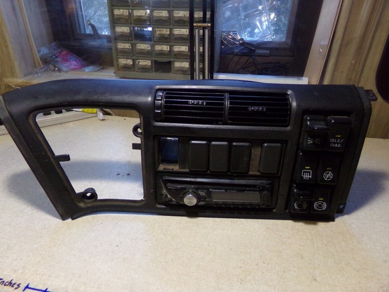 Volvo 3981181 Dash Panel w/ Switches & Panasonic CQ-RX400U Radio *FREE SHIPPING*