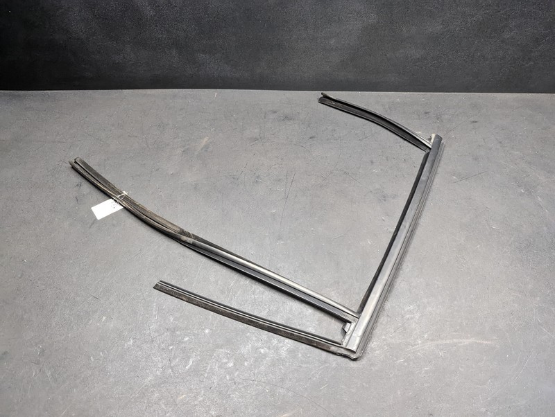 Rear Right Door Window Glass Run Channel 2018 Ford Escape CJ54-S25824-AA 17 - 19