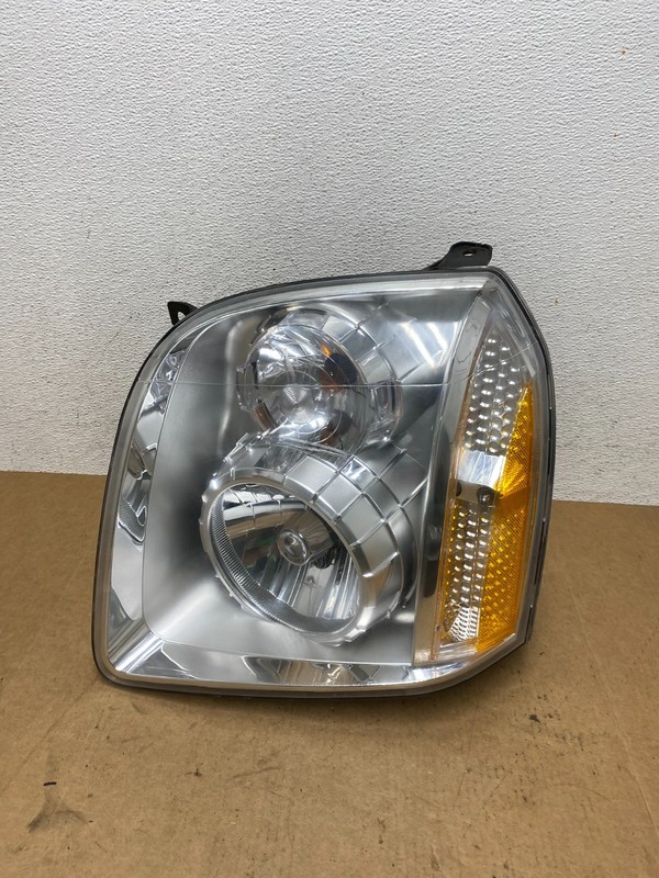 2007-2014 GMC Yukon Halogen Headlight Left Driver LH Side AE3172 DW