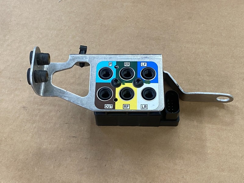 2012-2016 TESLA MODEL S AIR SUSPENSION COMPRESSOR PUMP SOLENOID OEM