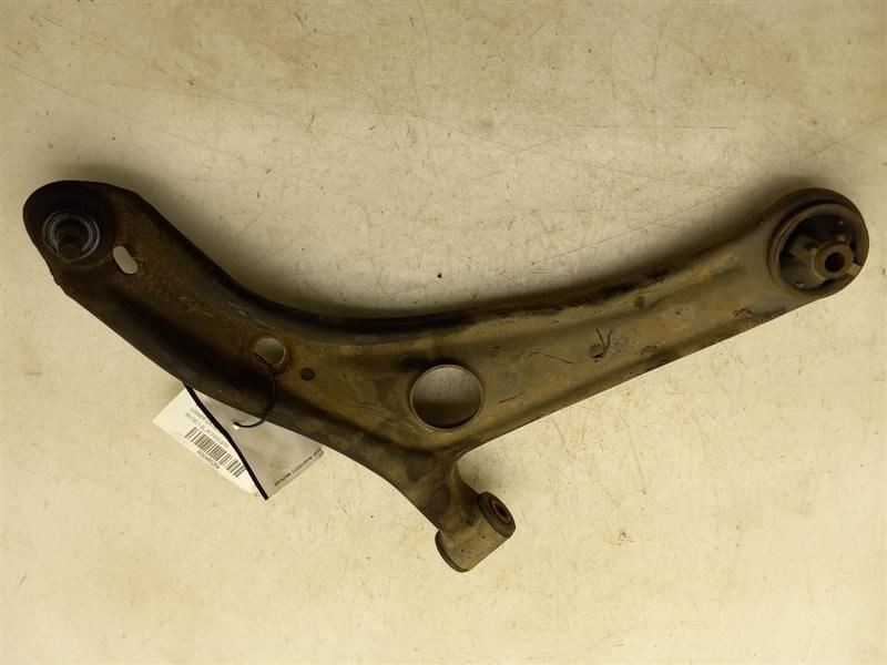 00-03 TOYOTA ECHO 1.5L AT FWD PASSENGER SIDE FRONT LOWER CONTROL ARM ASSEMBLY