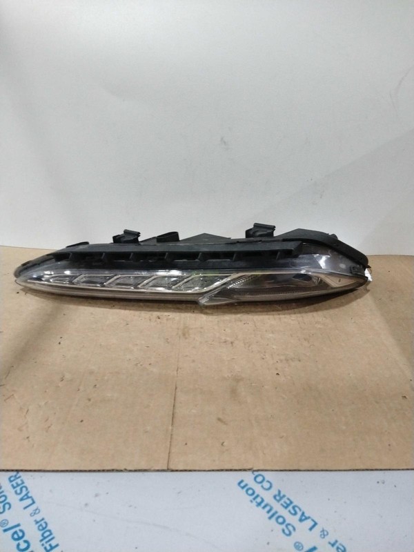2018-2021 Hyundai KONA Right Headlight Assembly Black OEM 653116 Used 119K Miles