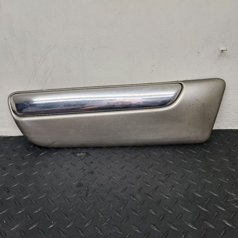 00-02 GMC Yukon XL Right Passenger Quarter Side Molding Gold OEM 15091870