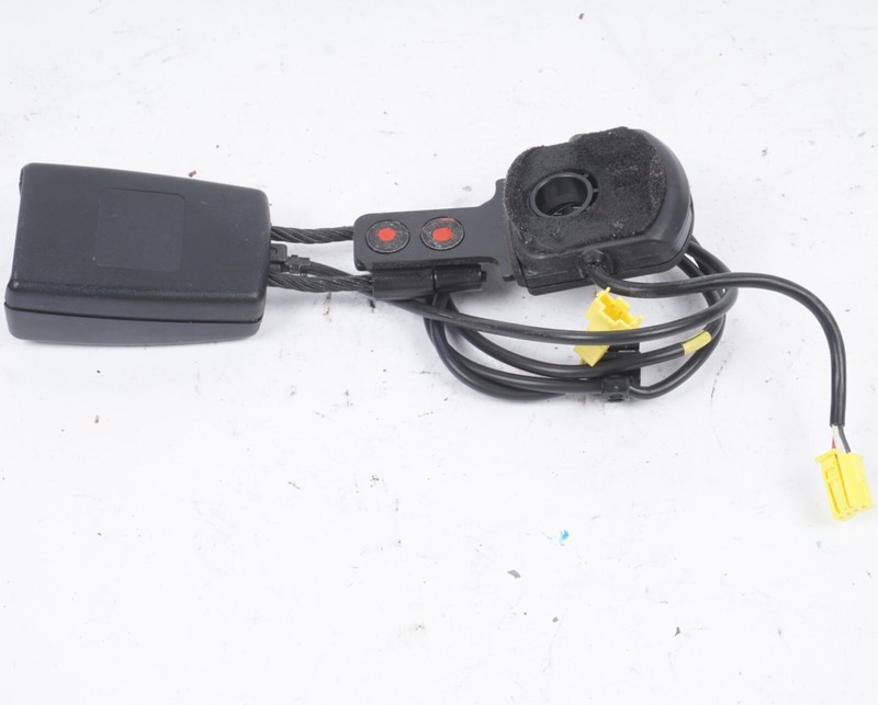 10-17 Mercedes W207 E550 E350 Convertible Front Right Seat Belt Buckle Black OEM