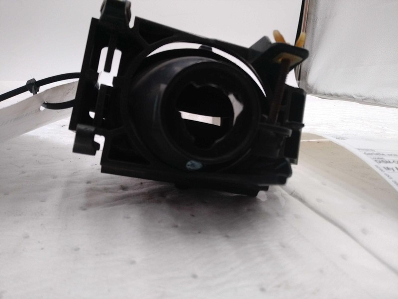 Used Driving Light fits: 2010 Ford Edge Fog-Driving without bezel Grade A