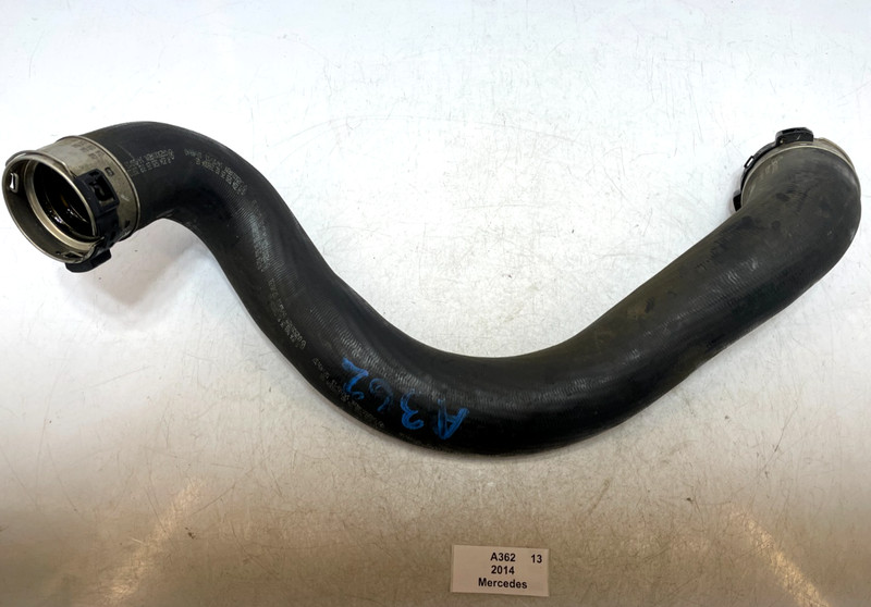 ✅ 2012-2014 OEM Mercedes W204 C250 Right Passenger Intercooler Hose Pipe