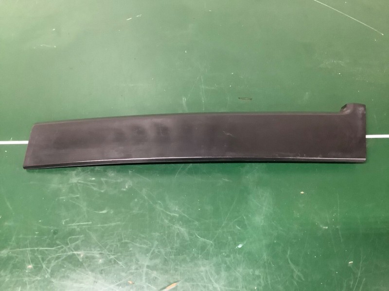 06-11 Civic 1.8L 2DR Right Door Sash Garnish Vertical Molding Trim used OEM