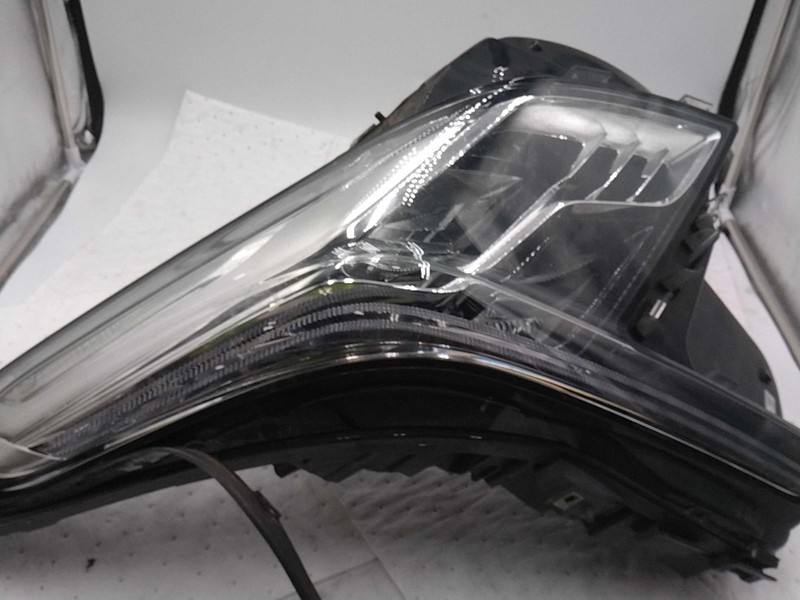 2018 Cadillac CT6 Right Headlight Assembly Black OEM 632058 45000 Miles
