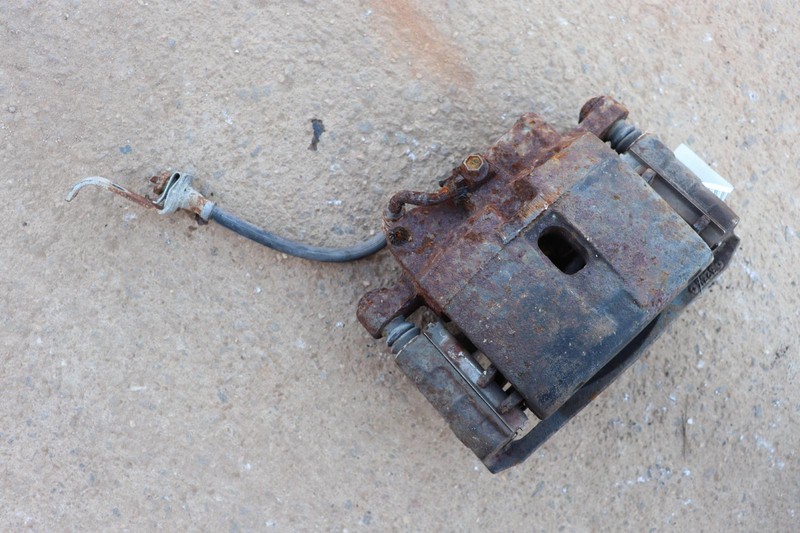 2003-2009 HUMMER H2 REAR RIGHT PASSENGER SIDE BRAKE CALIPER W/ HOSE OEM