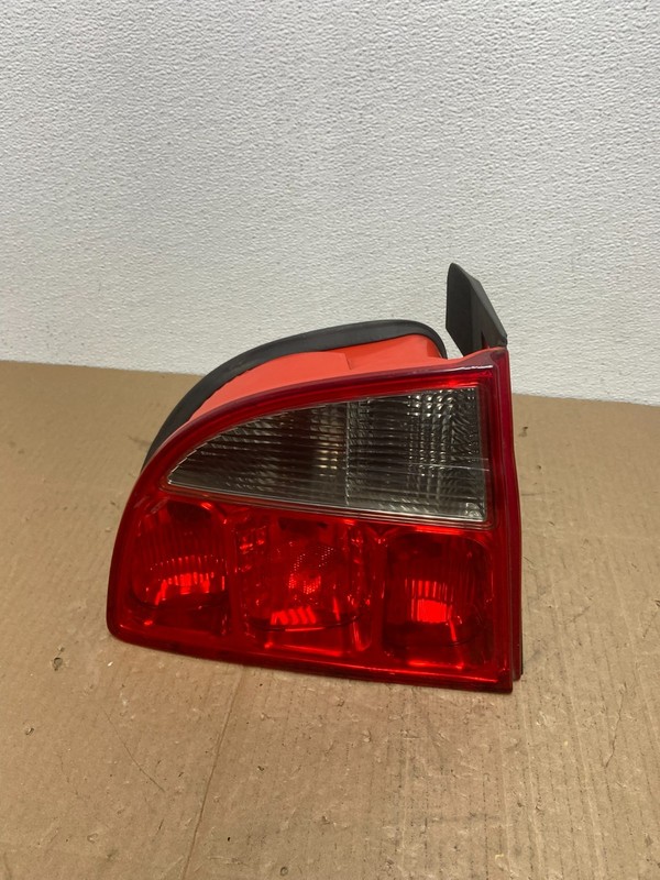 1998-2002 Maserati 3200 4200 GT Left Driver LH Tail Light ab8323 DG