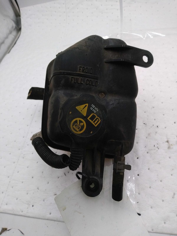 2010 Cadillac CTS Engine Coolant Reservoir Black OEM 15267707 37K Miles