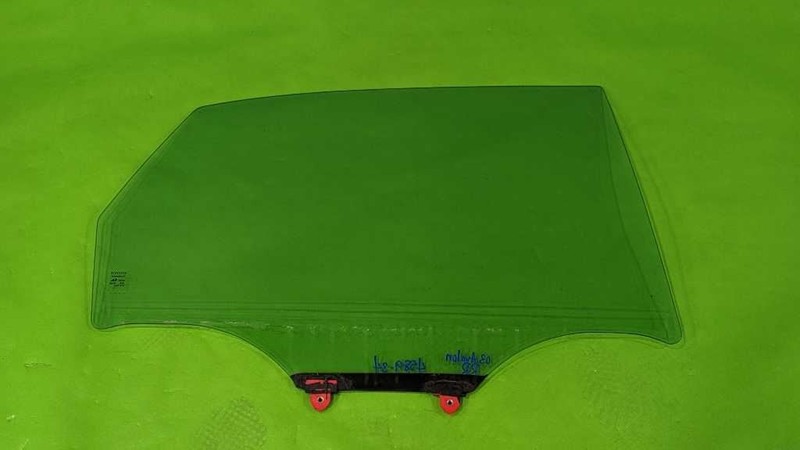 00-04 AVALON PASSENGER RIGHT REAR WINDOW DOOR GLASS OEM 4589-34