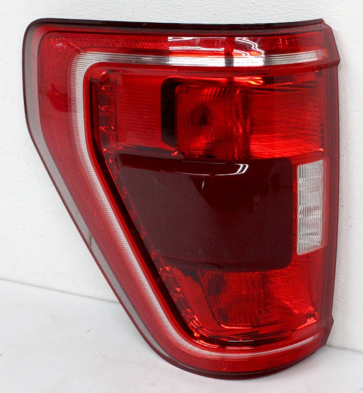 OEM Left Driver Side Halogen Tail Lamp For 2021-22 Ford F150 pickup ML3Z-13405-C