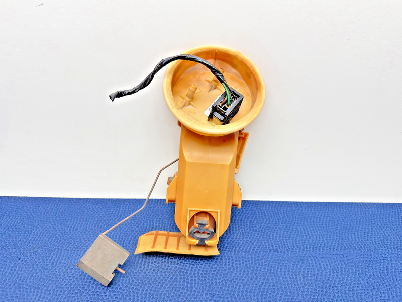 96–02 BMW Z3 Roadster Coupe Fuel Pump With Level Sender Sending Assembly Unt OEM