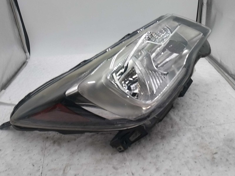 2017 Subaru Forester Right Headlight Assembly Silver OEM 630375 104k Miles