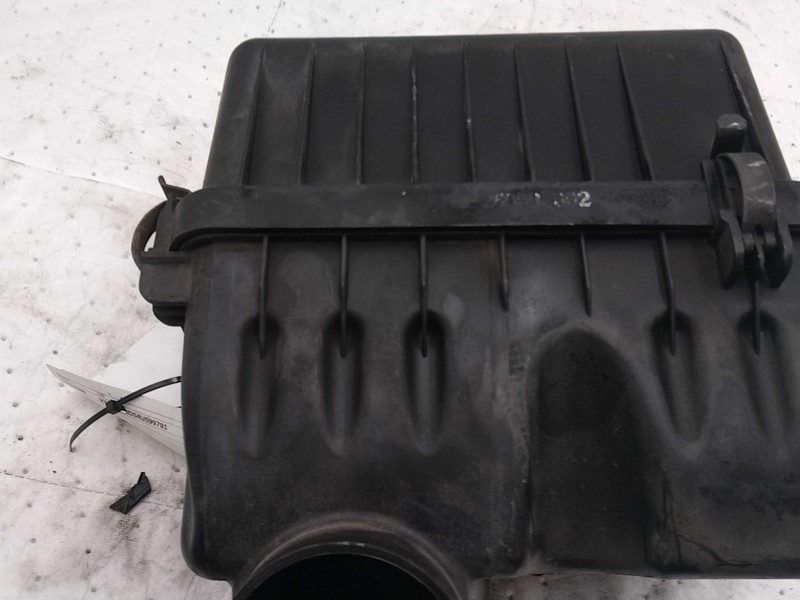2004 Hyundai Santa Fe Air Cleaner Assembly OEM 2811126000 2.7L Black Used