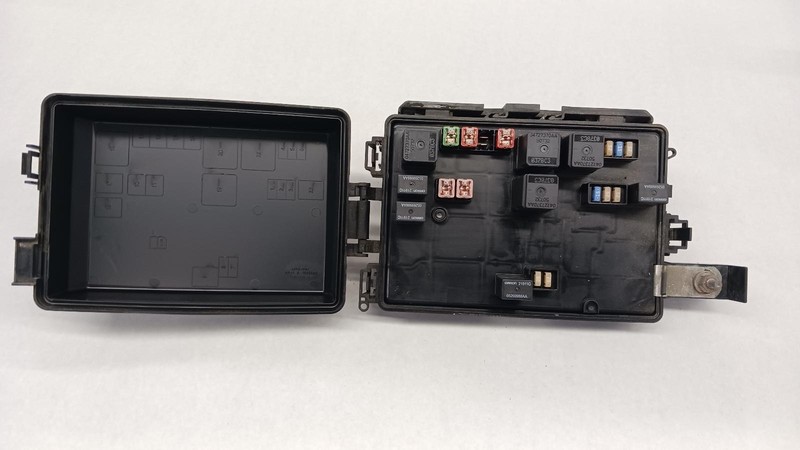 08 CHRYSLER 300 Engine Fuse Box OEM 1 Year Warranty!