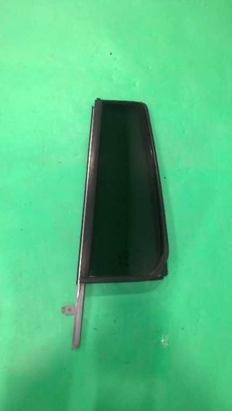 05 06 LR3 LR4 DRIVER LEFT REAR VENT GLASS OEM 3366-35