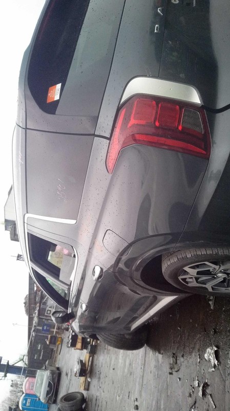 2022 Hyundai Palisade Left Front Door Grey OEM 710150 91K Miles
