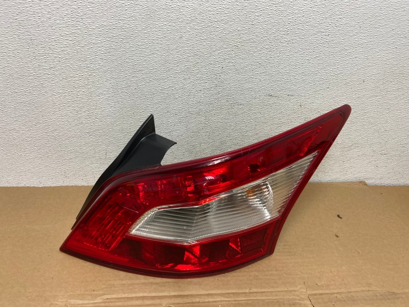 2009 2010 2011 Nissan Maxima Right Passenger RH Side Tail light OEM AD3794 LK