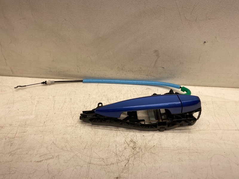 2016-2019 BMW X1 RIGHT FRONTPASSENGER SIDE EXTERIOR DOOR HANDLE ASSEMBLY BLUE
