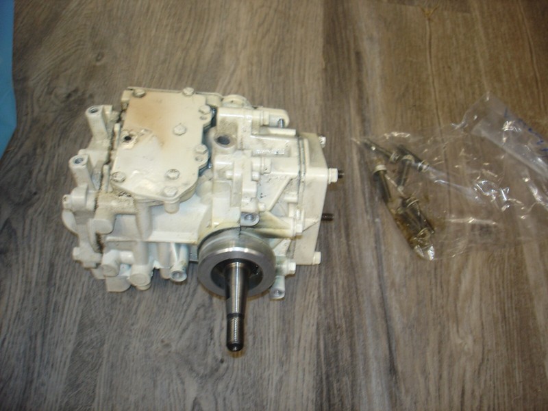 1990 Johnson 4hp deluxe J4RDHESR power headREAD ADboat motor part