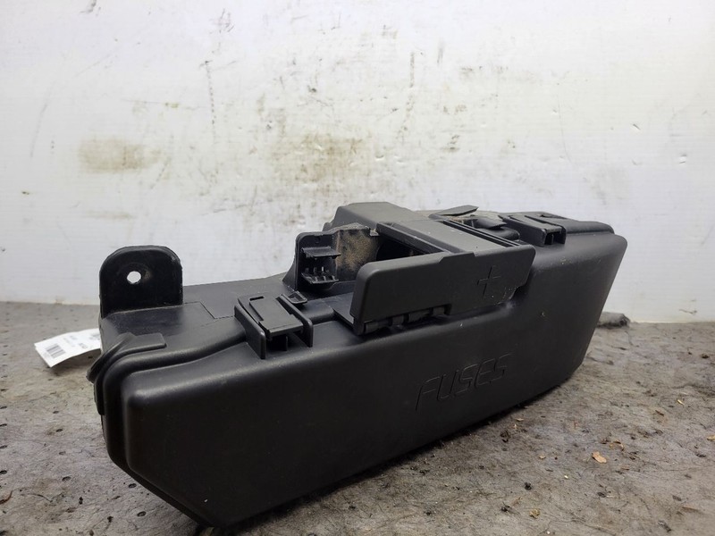Fuse Box Engine Thru VIN 158091 Fits 01-02 VOLVO 60 SERIES 1453777