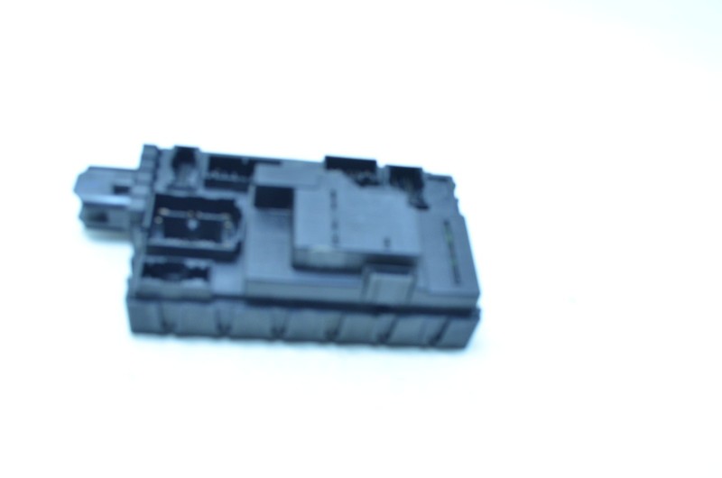09-12 LINCOLN MKS INTERIOR FUSE RELAY BOX OEM