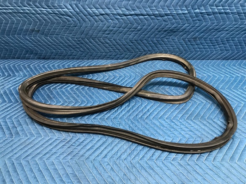 OEM BMW E30 Front Window Weather Stripping Seal 83-91 32Se