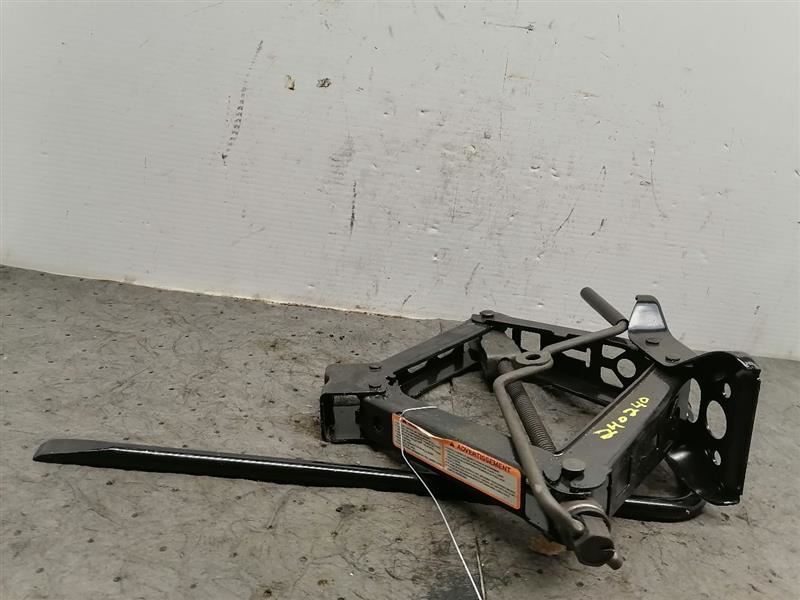 Jack and Tools Set Kit Fits 2002 Mustang 1396872