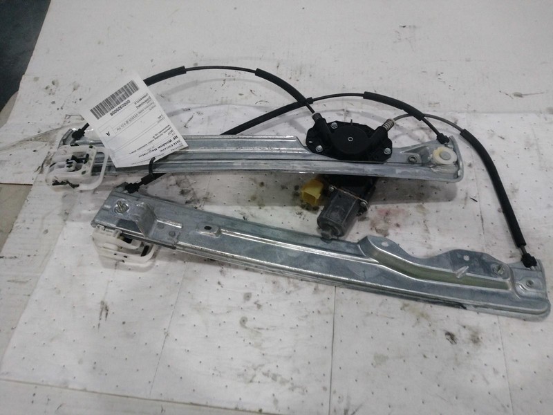 2016 Ford Escape Front Right Window Regulator Black Used OEM Part 476525