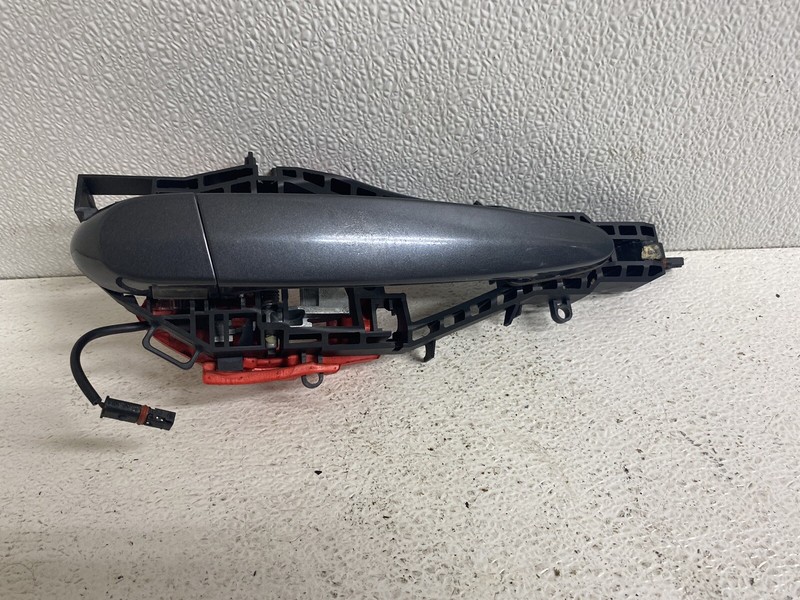 2012-2018 BMW 328i Right Front Passenger Door Handle W Light Lamp