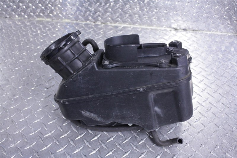 92 HONDA VT 1100 C SHADOW AIR INTAKE RAM BOX FILTER CLEANER VT1100