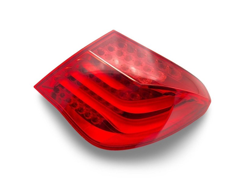 2009-2012 BMW 750i Right Passenger Side Taillight Quarter Mounted