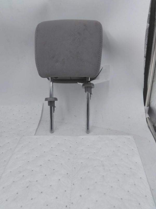 2018 Hyundai Santa Fe Grey Headrest OEM Used 7153050 67k Miles