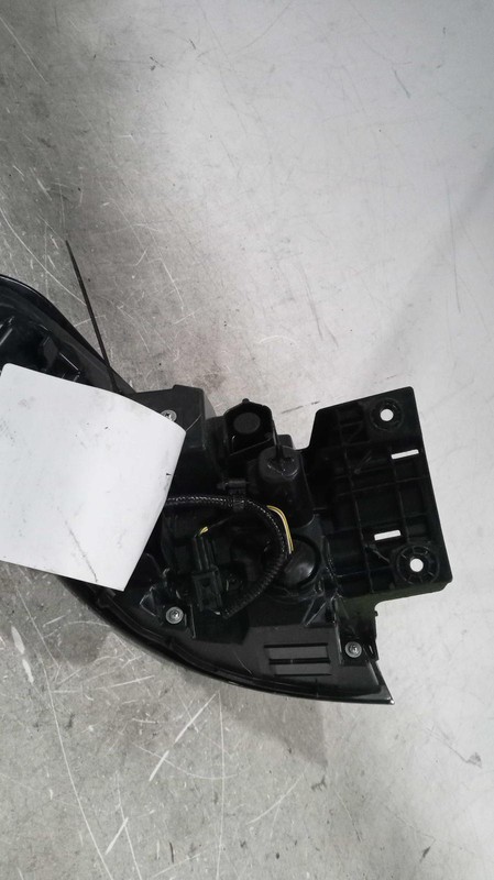 2024 Honda HR-V Right Tail Light Assembly White Used OEM Scratches 81K Miles