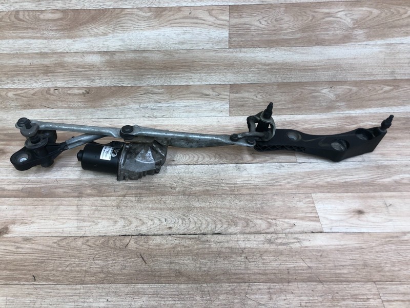 BMW E60 E63 E64 528 535 545 M5 645 650 OEM FRONT WINDSHIELD WIPER WITH MOTOR 4
