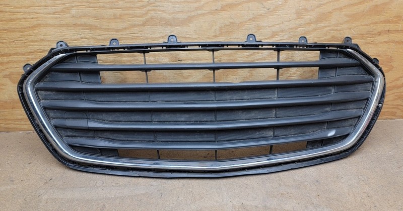 2017 2018 2019 2020 Chevrolet TRAX Front Bumper Grille 94532312 OEM "DAMAGED "