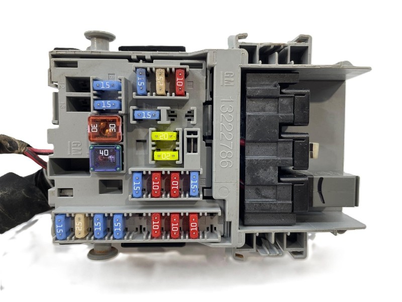 2010-2012 Cadillac SRX Center Dash Mounted Cabin Fuse Box 13222786 OEM