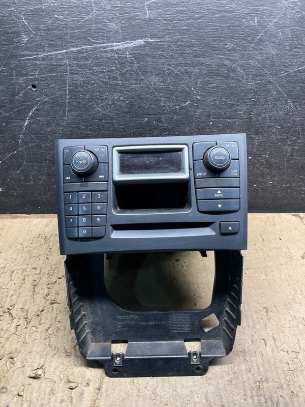 2003-2006 Volvo XC90 Center Climate Control Radio Panel Bezel W6940 DG