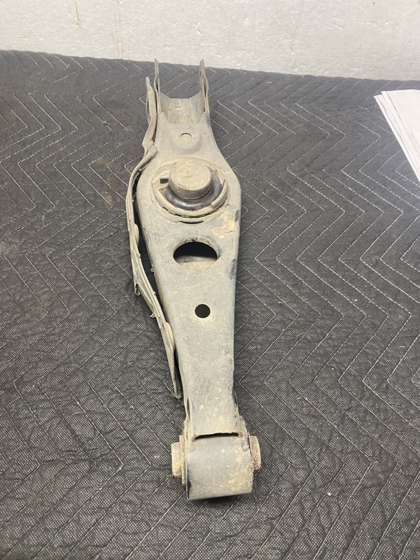 2017 KIA SORENTO LX RIGHT REAR LOWER CONTROL ARM